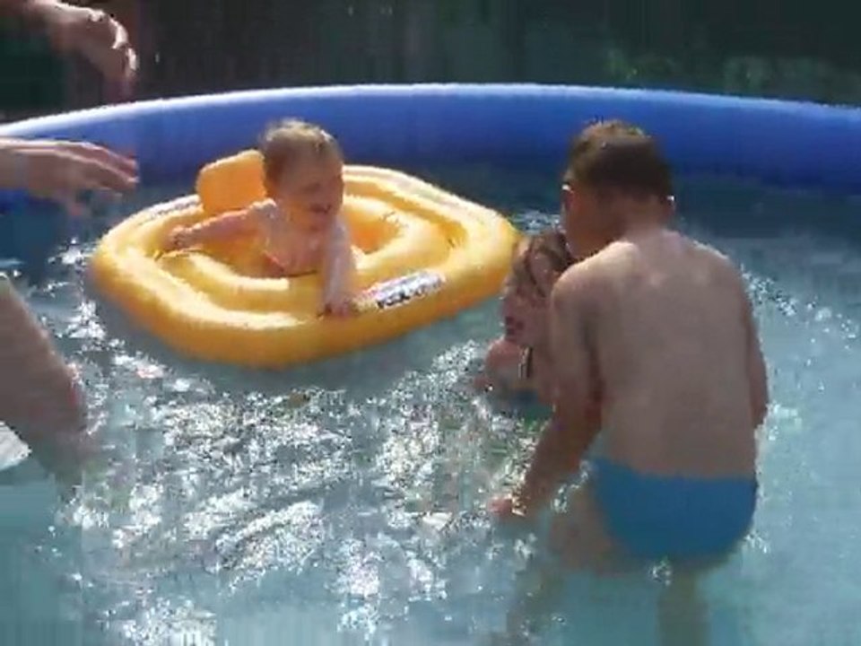 DANS LA PISCINE