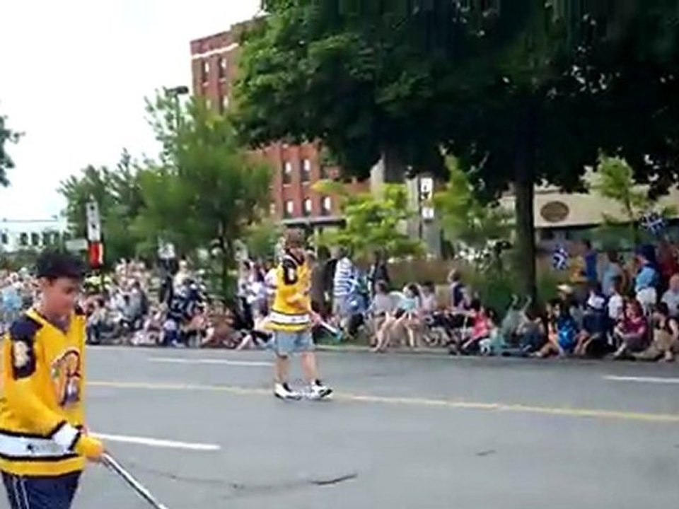 defile des geants fete du quebec petit velo