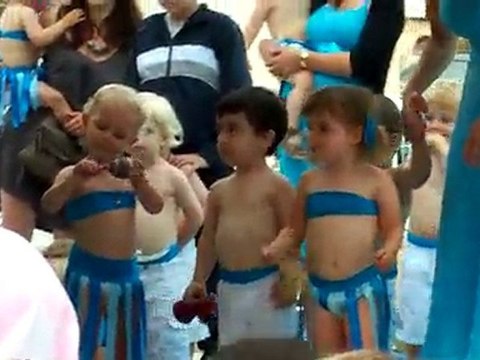 Spectacle fin d'année crèche nina partie 4