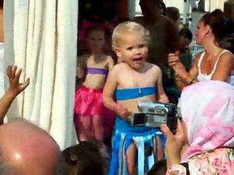 Spectacle fin d'année crèche nina partie 5