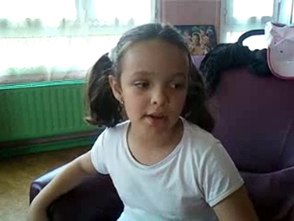 ma niece melinda chante du mickael jackson en francais