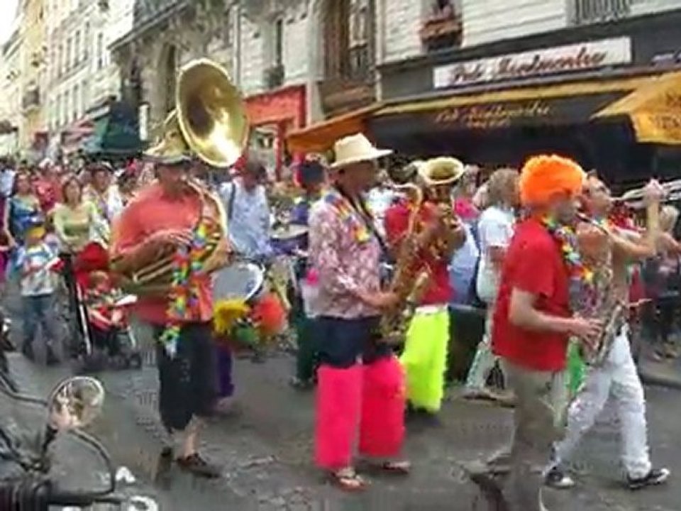 Montmartre - Abbesses 26.06.10 La Vachalcade (4) Michou