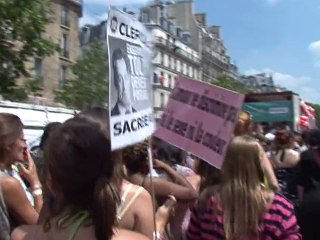 Crowds celebrate gay pride in Paris