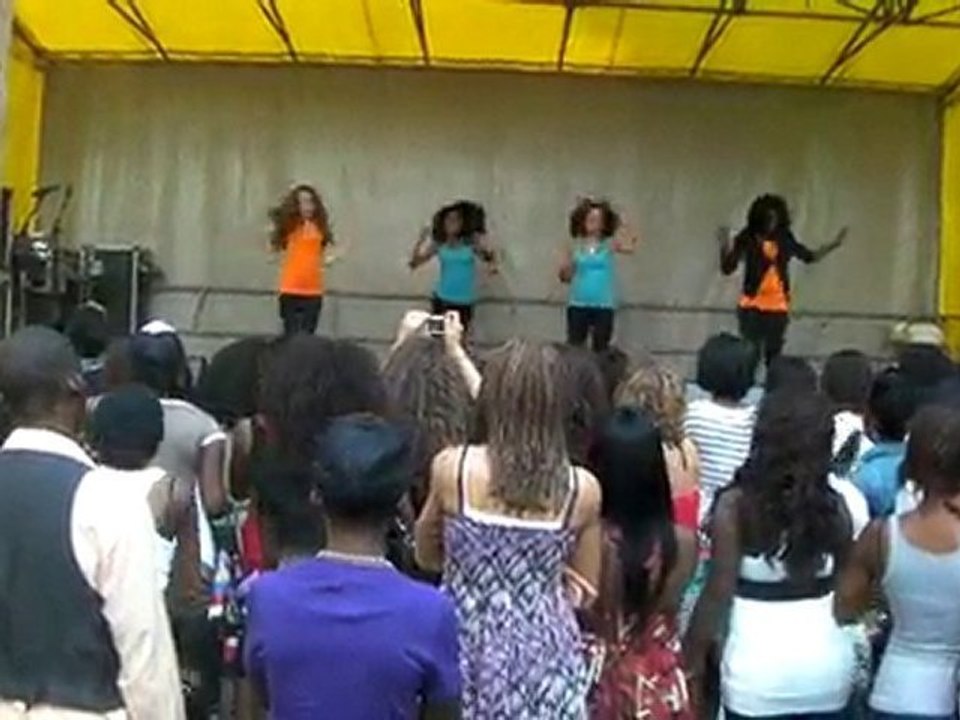 MATONGE EN COULEURS-JEUNES DE BAYAYA