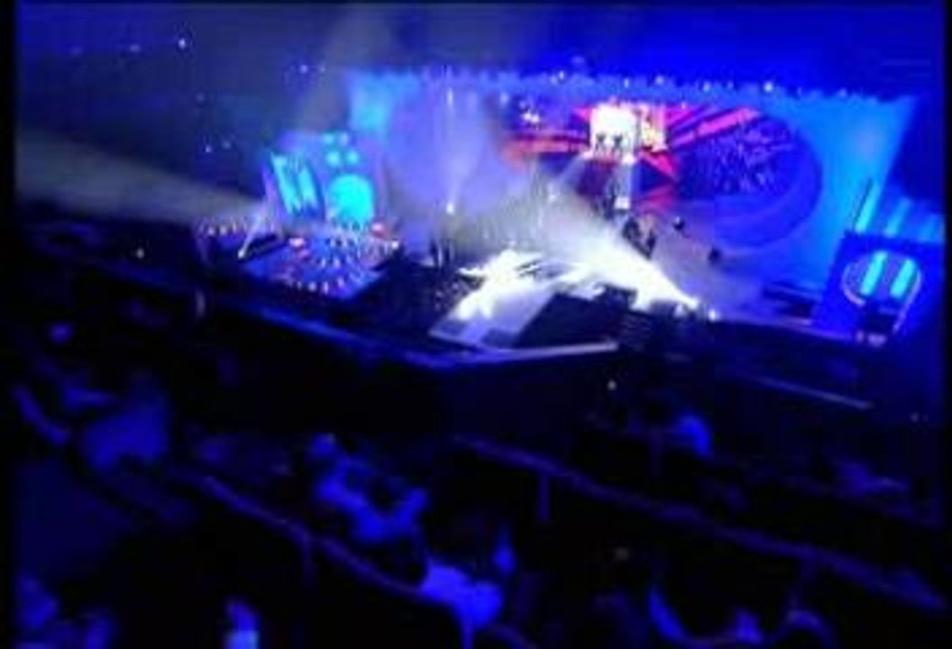 JLo-Get Right (Live)Music Awards 2005)