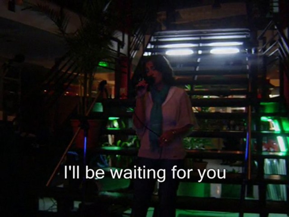 26.02.10. Valeria Cantando en el Karaoke