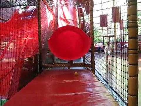 Zélie fait du tobogan avec papa à center parc