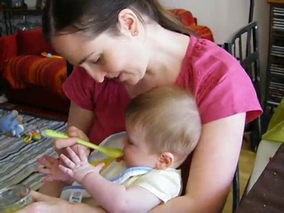 1ere bouchée de mon petit toto