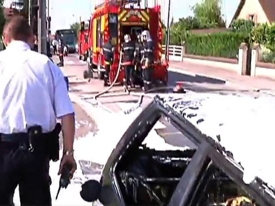 Un voiture prend feu à Saint-André les Vergers