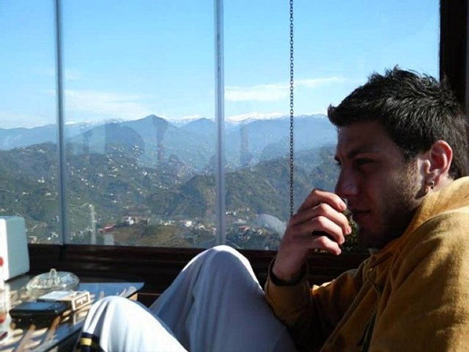 Emrah DAVŞAN    Elini tutmasam