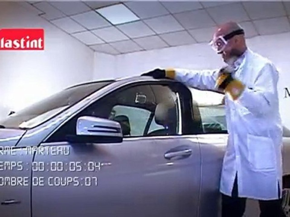 Glastint : test sécurité avec un marteau