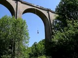 saut de 50 m à l'élastique