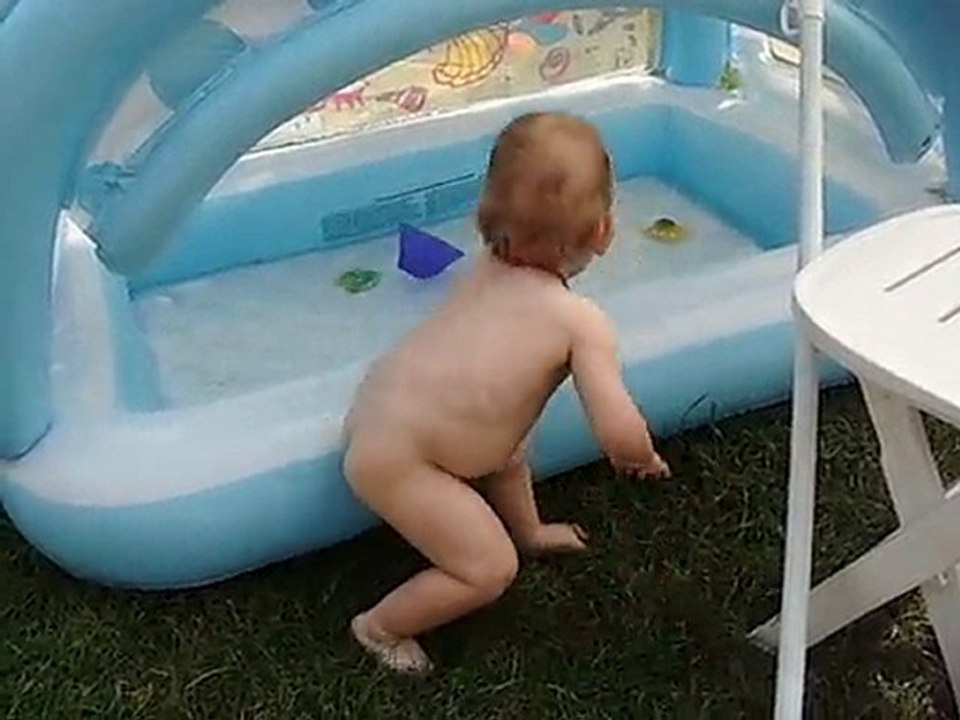 loulou ds sa piscine cet aprem