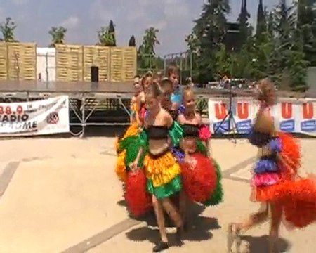Les batons du castellas 2010 > Danse petit(e)s