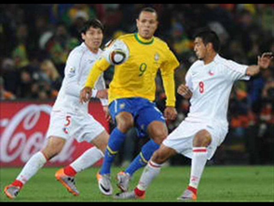 Brazil 3-0 Chile Juan great header, Robinho curling strike