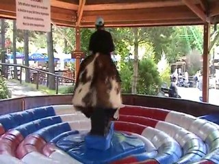 rodéo  je monte un taureau! lol