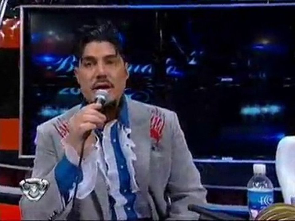 Exitoina.com - Tinelli y la gigantografía de Tito