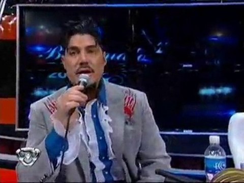 Exitoina.com - Tinelli y la gigantografía de Tito