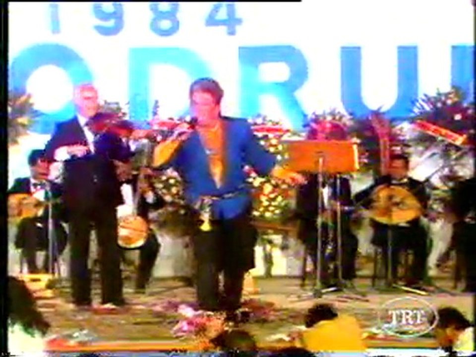 ZEKİ MÜREN -sanat güneşi altın saçlı hayriyem