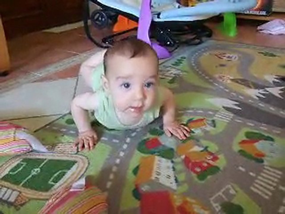 Morgan s'entraîne aux 4 pattes, 29/06/2010