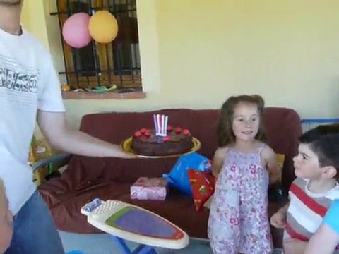 Juin 2010 - Anniversaire Lucile - bougies soufflées