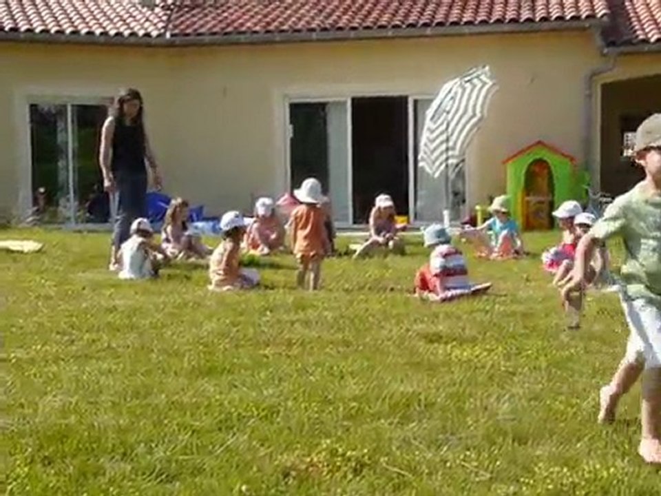 Juin 2010 - Anniversaire Lucile - Jeu des chaises musicales