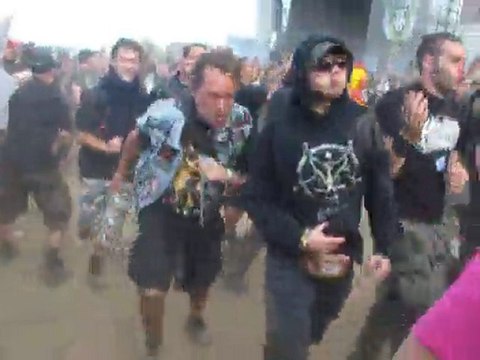 Extrait Hellfest 2010 Pogo sur du Exodus
