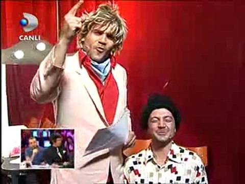 Makina-uzaylı topaloğlu skeci(gürgen öz-murat akkoyunlu)