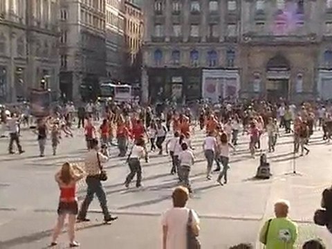 Flashmob Lyon 25/06/10 Hommage à Michael Jackson