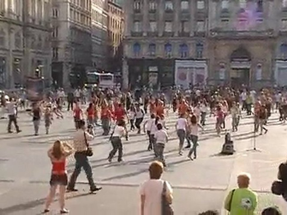 Flashmob Lyon 25/06/10 Hommage à Michael Jackson