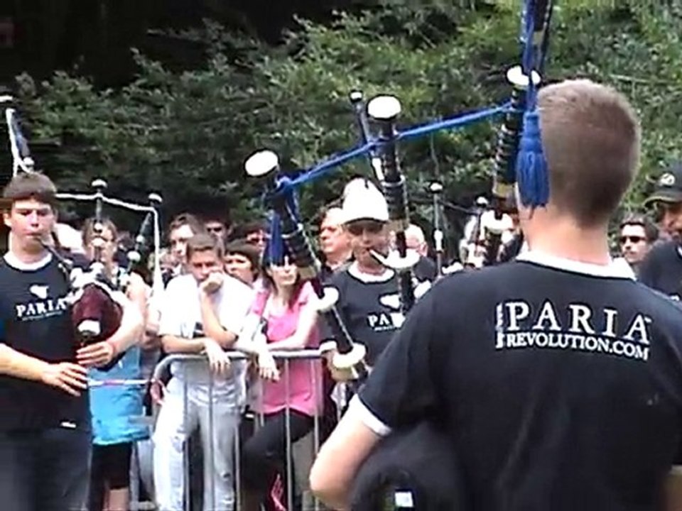 Kornog Paria Pipe Band 2010