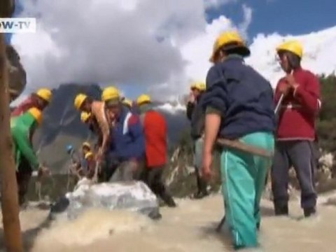 Bhutan: The danger of melting glaciers | Global 3000