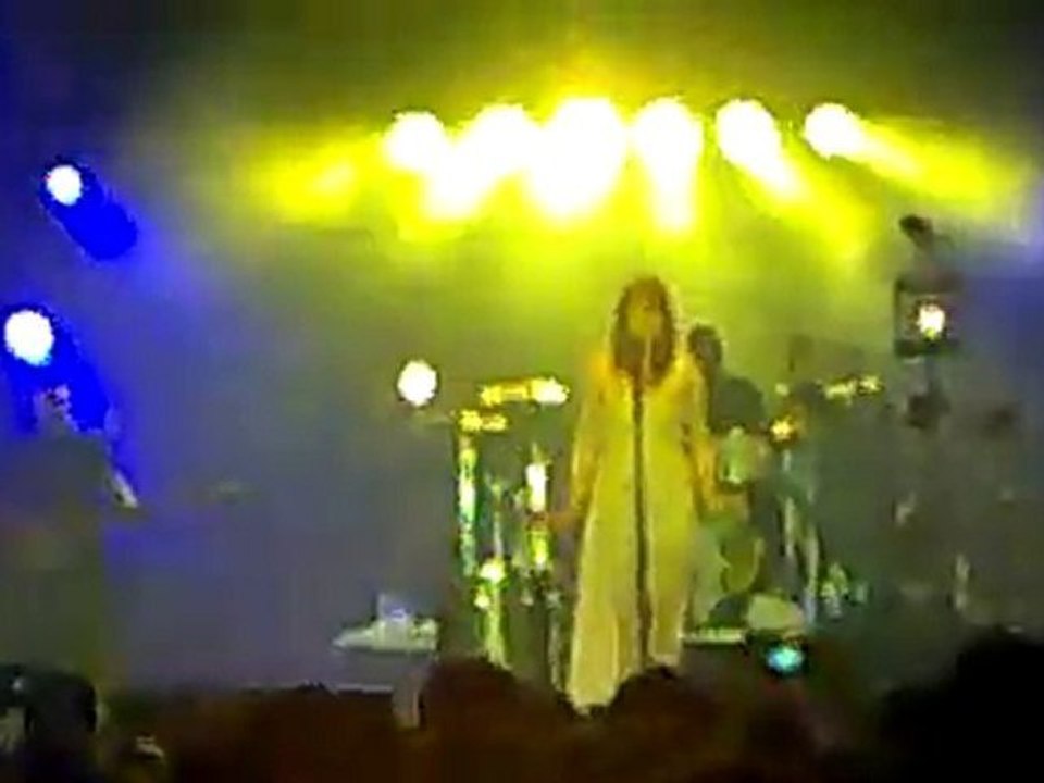 FLORENCE AND THE MACHINE - SOLIDAYS 2010 - Between 2 lungs