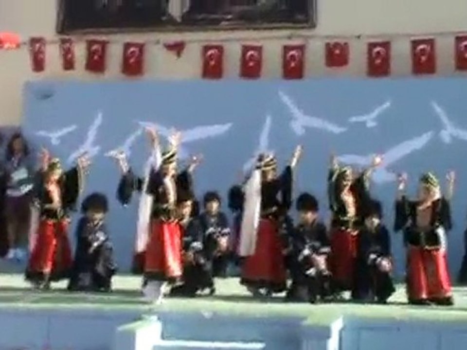 Zübeyde Hanım İlköğretim Okulu Yıl Sonu Video-1- 2009-2010