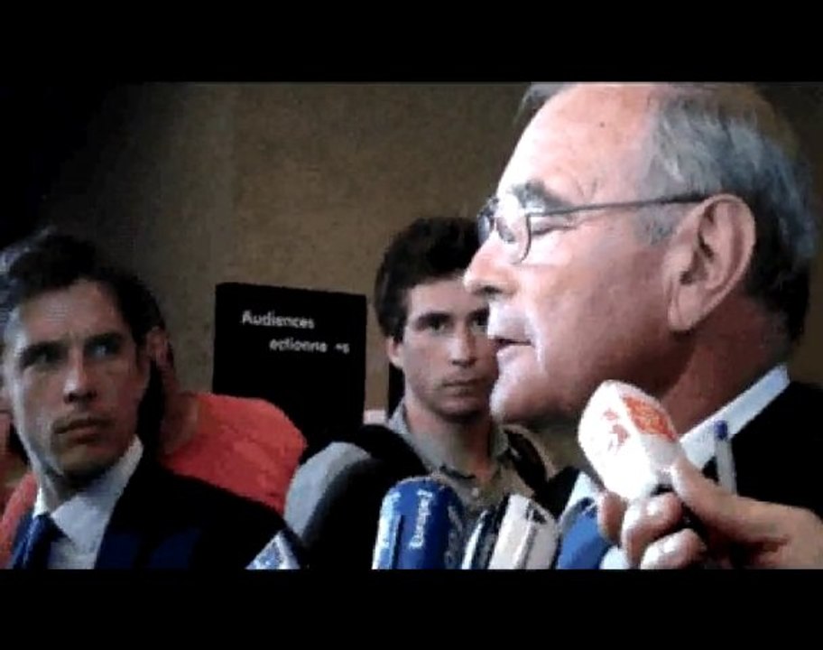 L'ex préfet Paul Girot de Langlade à la sortie de son procès