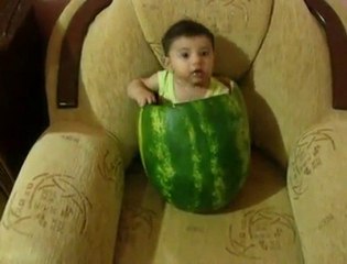 karpuz böyle yenir... HAHAHA