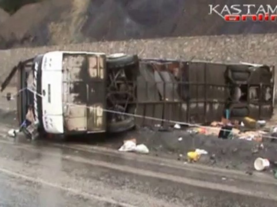 Oyrak'ta Otobüs Devrildi; 22 Yaralı