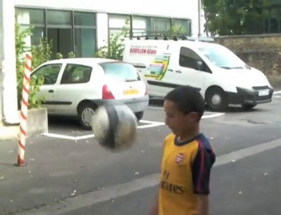Selim Badi, presque 8 ans, prodige carolo du football