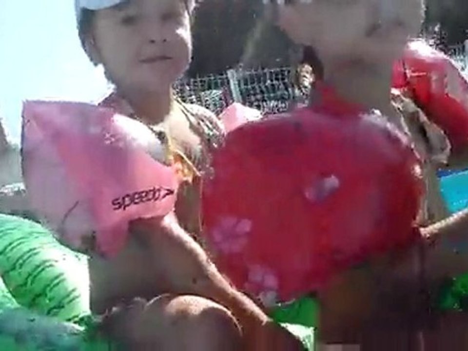 Juillet 2010 - A la piscine chez Carole et Pascal