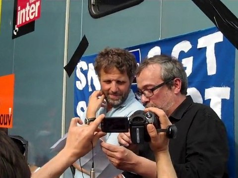 Didier Porte à la tribune de la manifestation France Inter