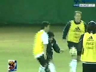 Maradona Fumando Habano en el etrenamiento