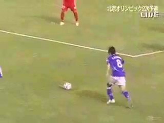 Un effetto incredibile che spiazza il portiere