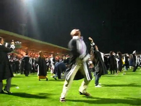 tören sonu kep atma sevinci