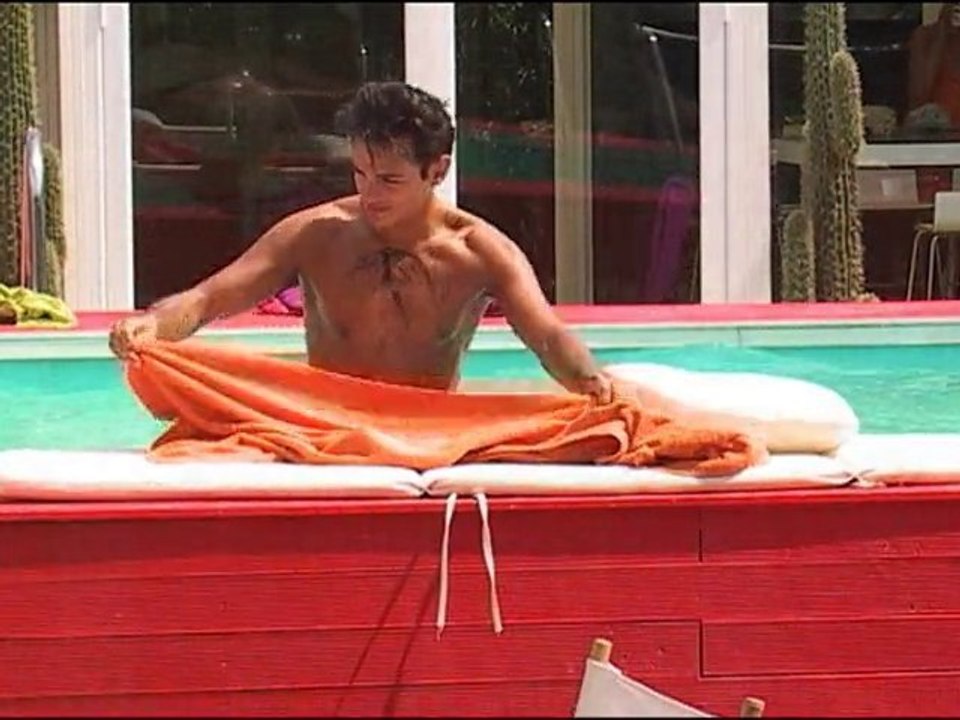 Jason boit la tasse !