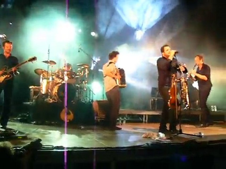 POIL AUX YEUX     DSLZ