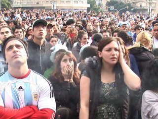 Argentine: silence et larmes accueillent l'élimination