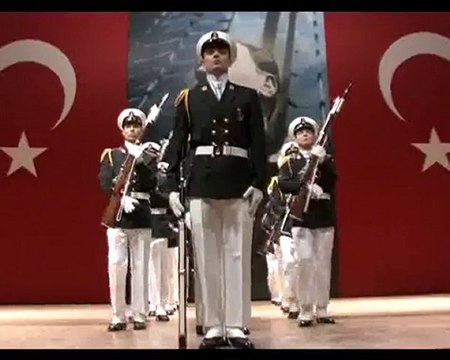 Deniz Harp Okulu Ogrencilerinin Gosterisi