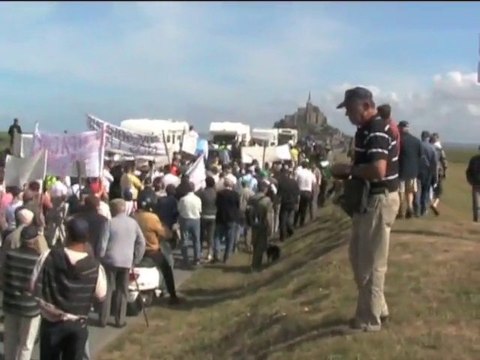 manifestation au Mt-St-Michel pour le maintien des barrages