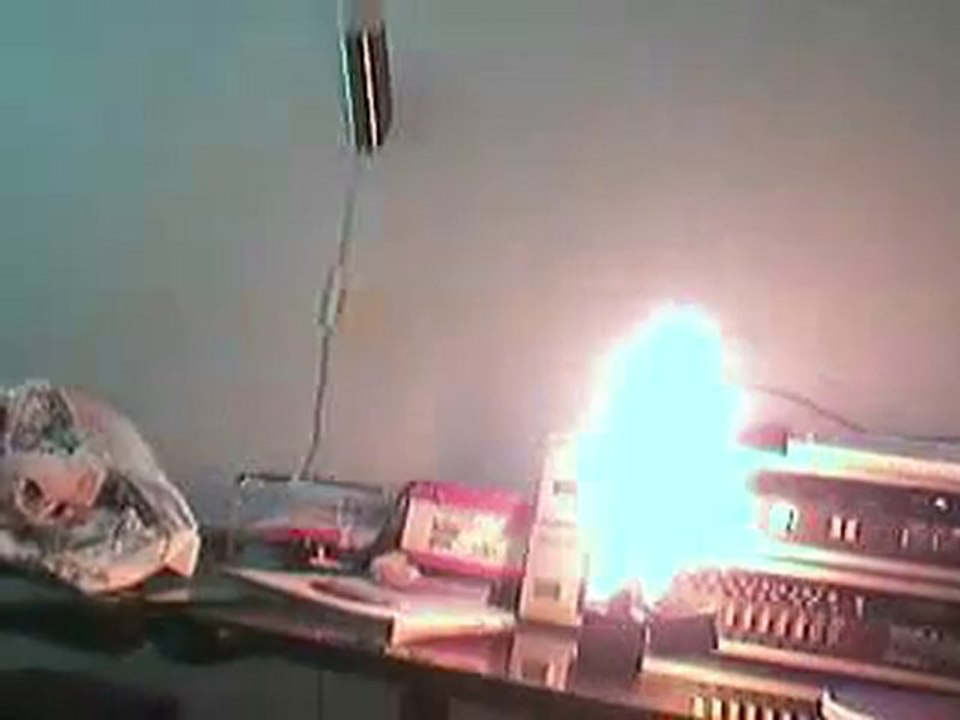 Zippo extremement dangeureux !!!!!!.avi