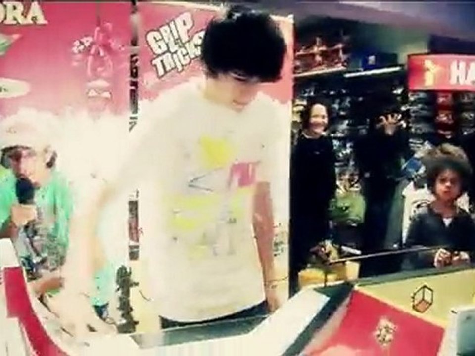 Grip and Tricks Tour fingerskate ADRIEN BRIONCHAN